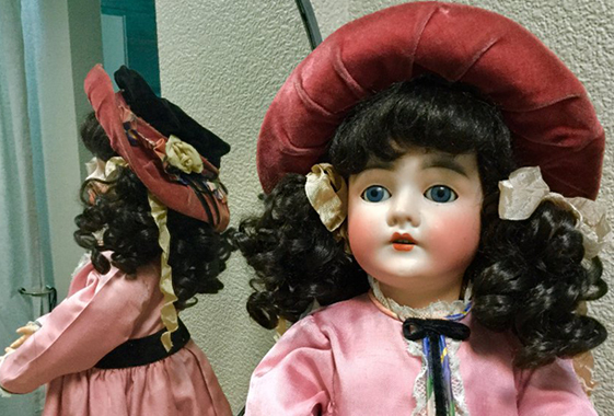 Жительницу Вольска обманули при продаже антикварной куклы