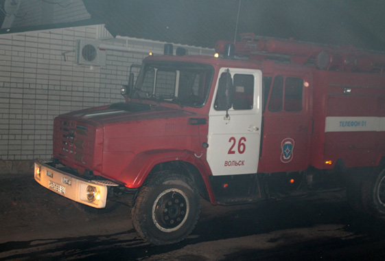 У жителя Вольска автомобиль сгорел вместе с гаражом