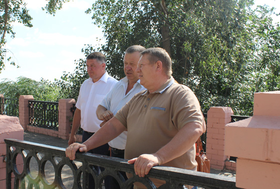 Жители Вольска вспомнили про пристань и ресторан на набережной
