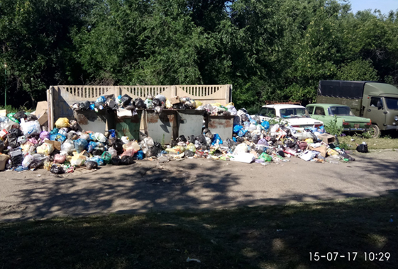 Жилуправление Минобороны не смогло вывезти весь мусор из военного городка