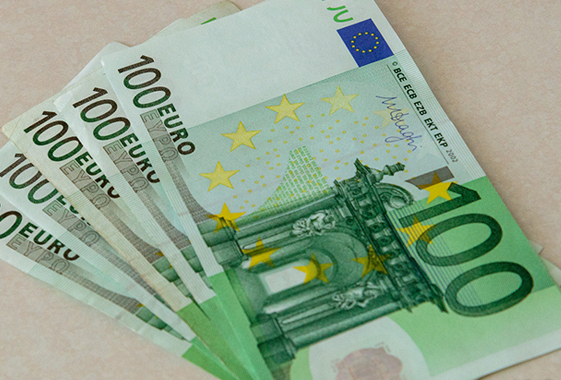 Мужчина занялся инвестициями через интернет и потерял 600 евро