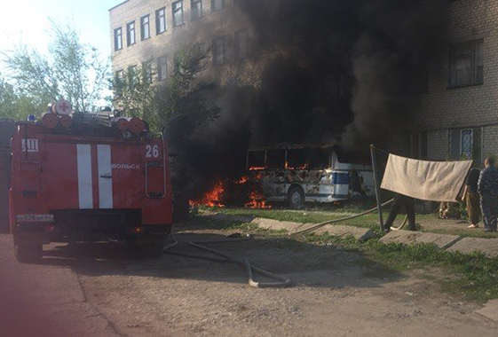 В Вольске дети подожгли автобус ДОСААФ