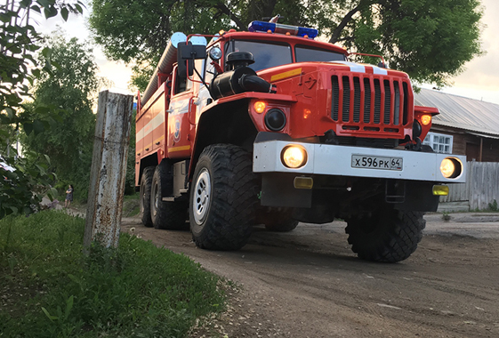 Пожарный автомобиль устроил массовое ДТП в Вольске