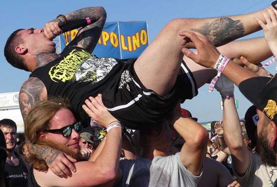 Вольского металлиста на фестивале в Германии носили на руках
