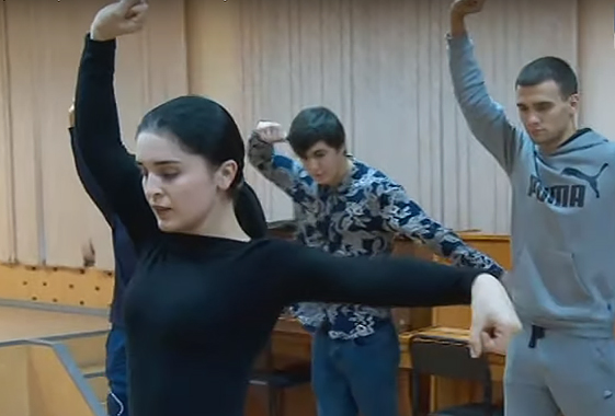 В Вольске русские начали танцевать лезгинку