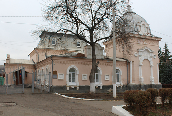 В Вольске разрушается историческое здание с часовней
