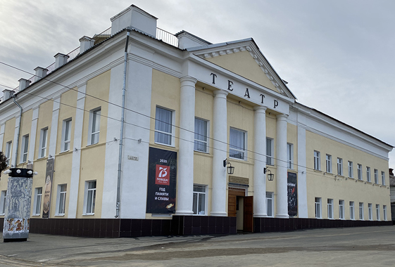 Вольский драмтеатр покупает иномарку за 995 тысяч рублей