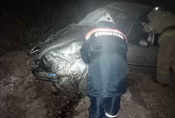 В перевернувшемся BMW на окраине Вольска пострадали два человека