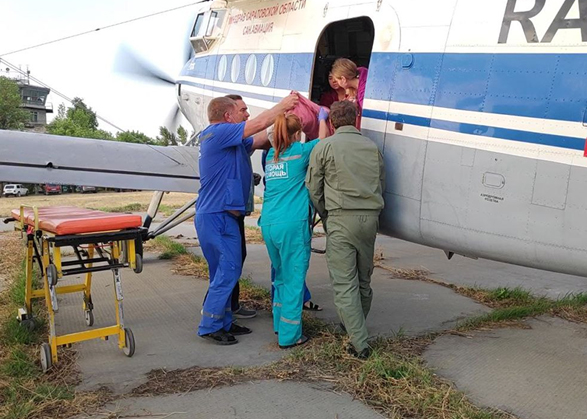 Выжившую в автокатастрофе девочку самолетом отправили в Екатеринбург