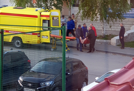 Житель Вольска сообщил о падении мужчины с лоджии