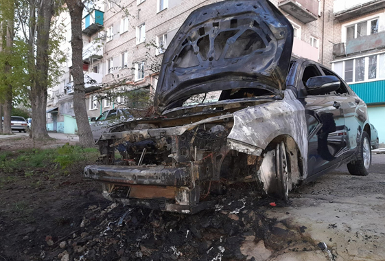 В Вольске у таксиста ночью во дворе сгорел автомобиль