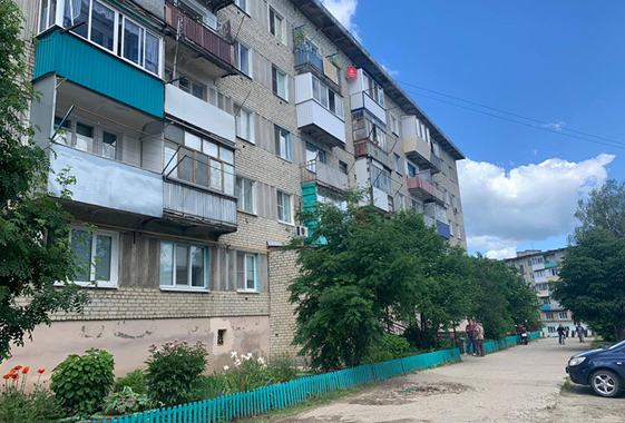 В Вольске 8-летняя девочка выпала с балкона