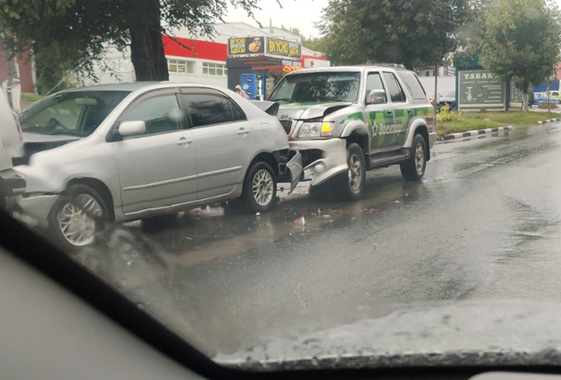 Три автомобиля столкнулись в Вольске около «Магнита»