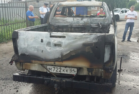 В Вольске на ходу загорелся пикап Toyota Hilux