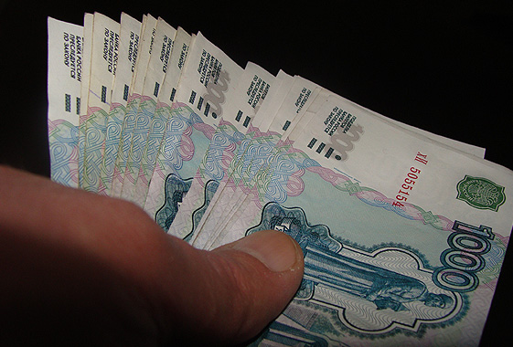 Житель Вольска во время застолья похитил у гостя 15 тысяч рублей