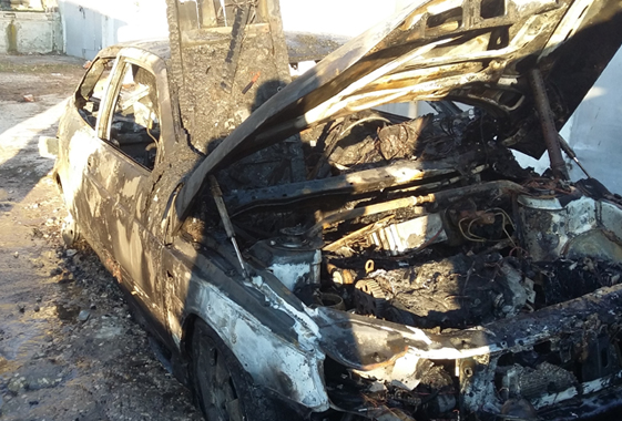 В машине сгорел водитель с тюремными наколками
