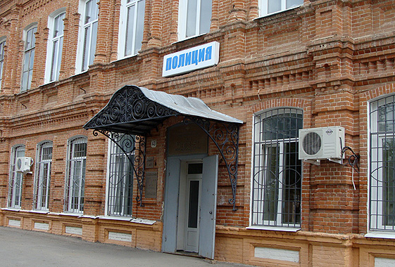 Злоумышленники через крышу украли латунных кранов на 32 тысячи рублей